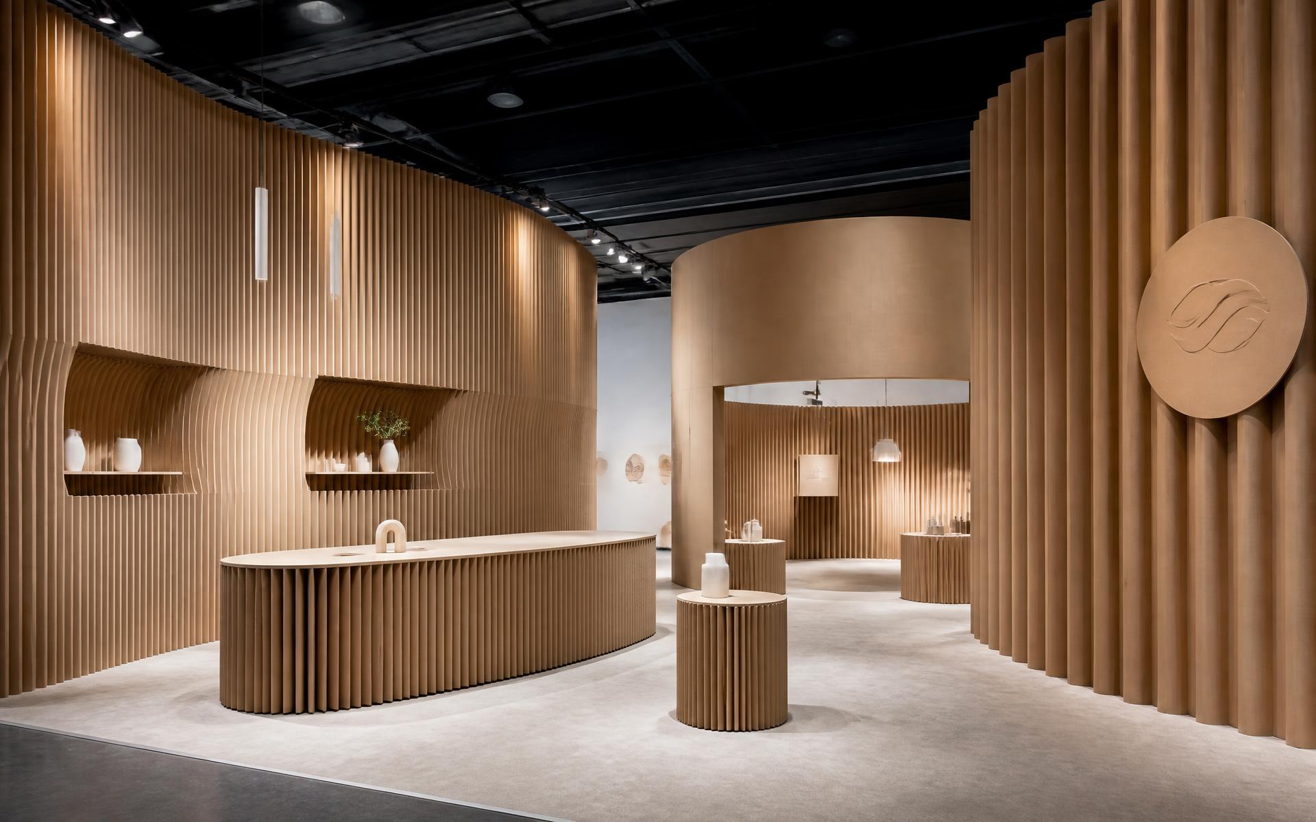 Elegantní veletržní expozice z lepenky